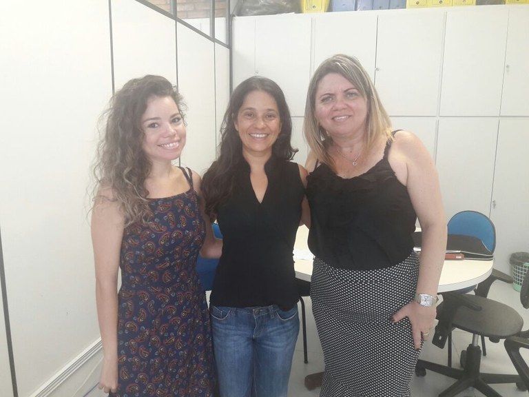 Bianca (estagiária), Professora Elaine Folly (Coordenadora Do Curso de Ecologia) e Professora Mônica Dias (Presidente da CPA). Bianca (estagiária), Professora Elaine Folly (Coordenadora Do Curso de Ecologia) e Professora Mônica Dias (Presidente da CPA).
