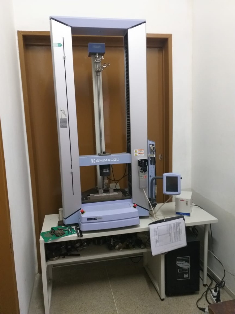 Máquina Universal de Ensaios Shimadzu Servopulser